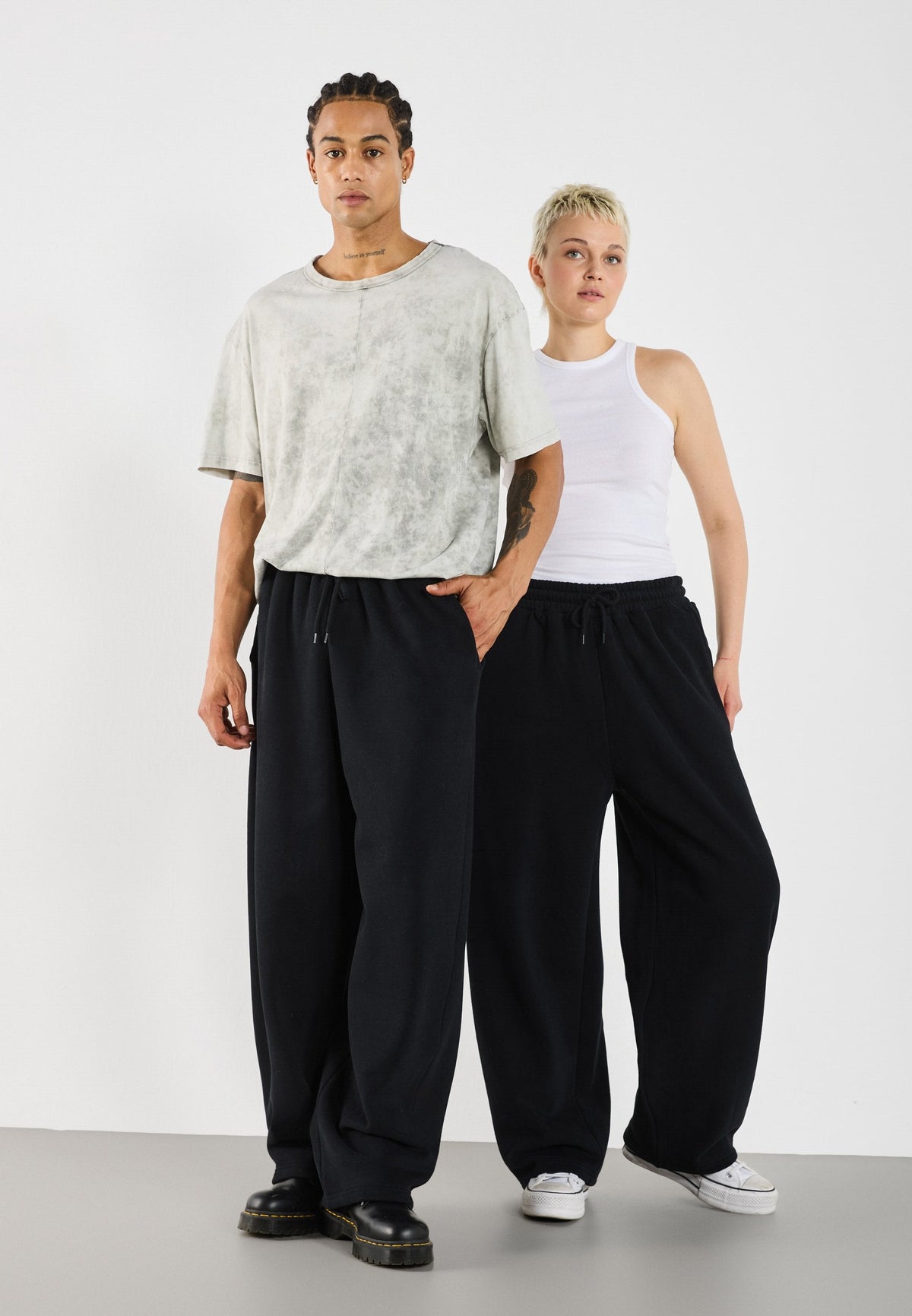 YOURTURN BARREL JOGGER UNISEX - Tracksuit Bottoms - Black