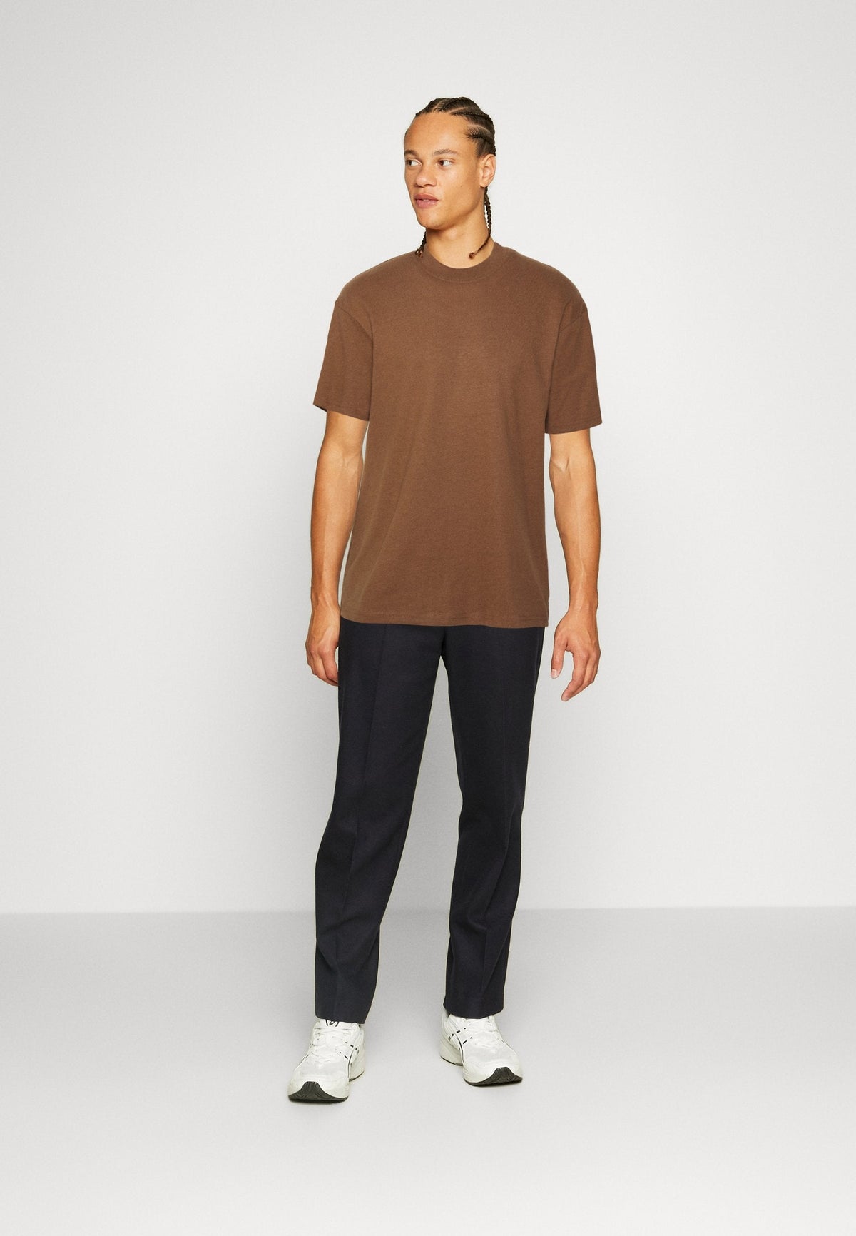 YOURTURN Unisex - Basic T-Shirt - Brown