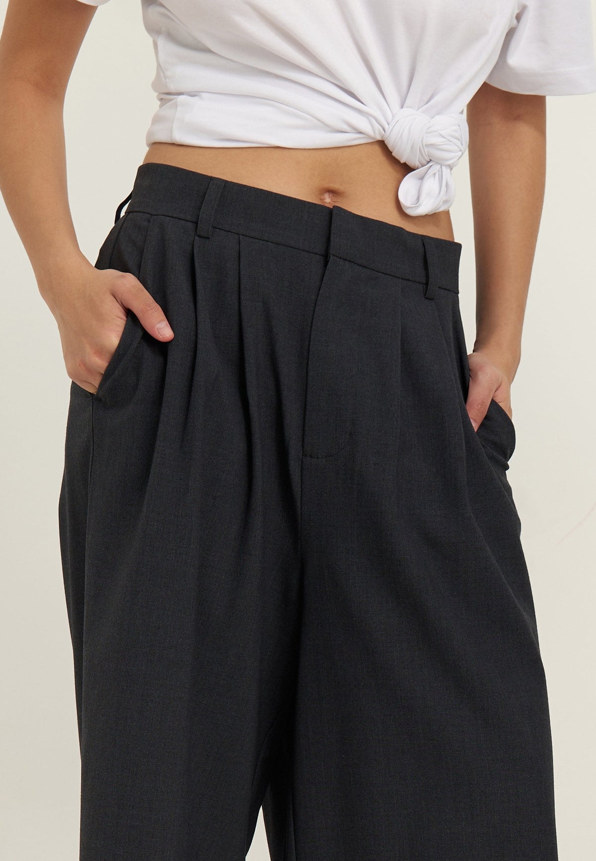 YOURTURN BAGGY TAILORED SHORTS UNISEX - Shorts - Dark Grey