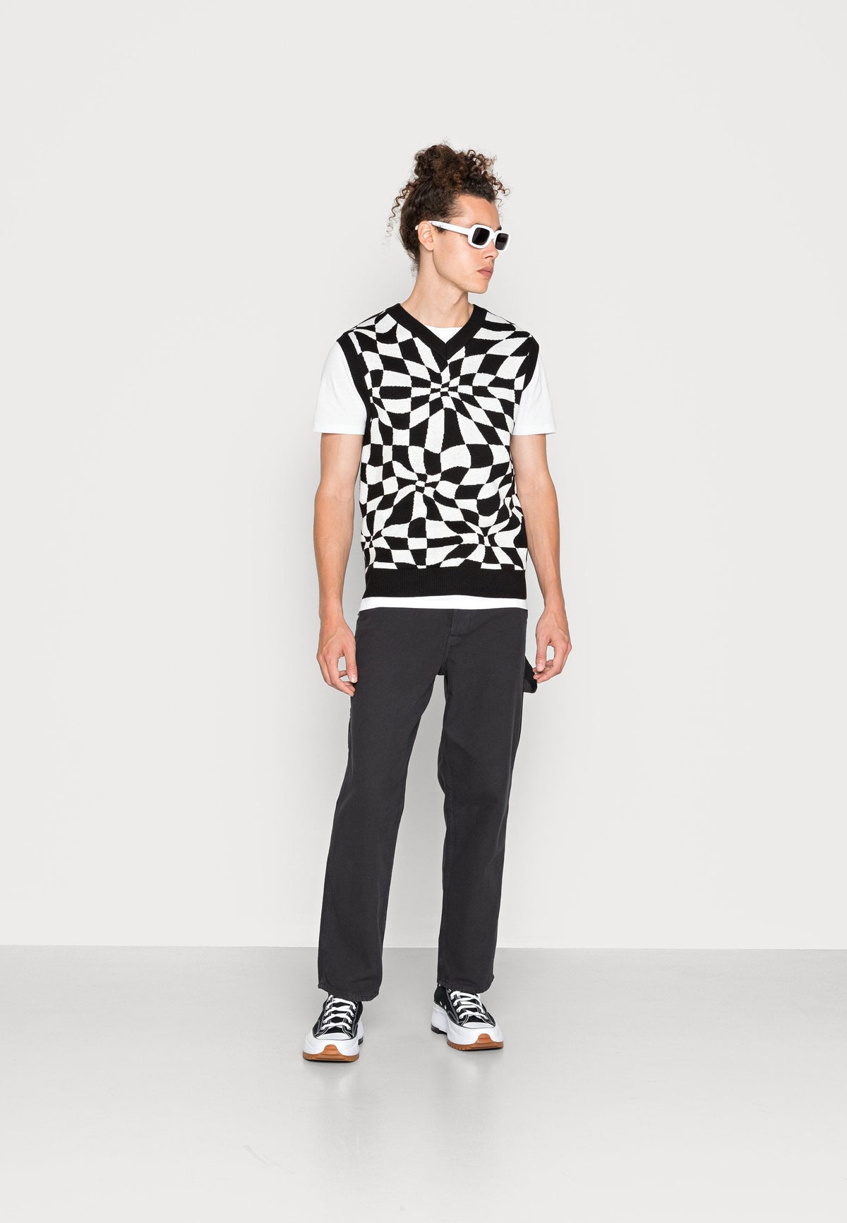YOURTURN Distorted Check Vest Unisex - Jumper - Black/White