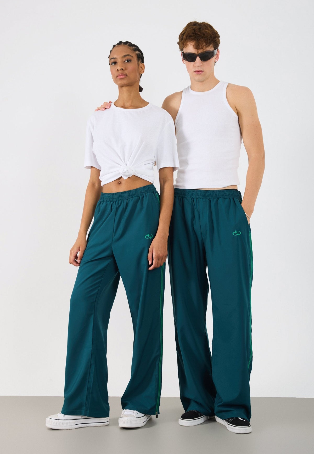 YOURTURN UNISEX - Tracksuit Bottoms - Green