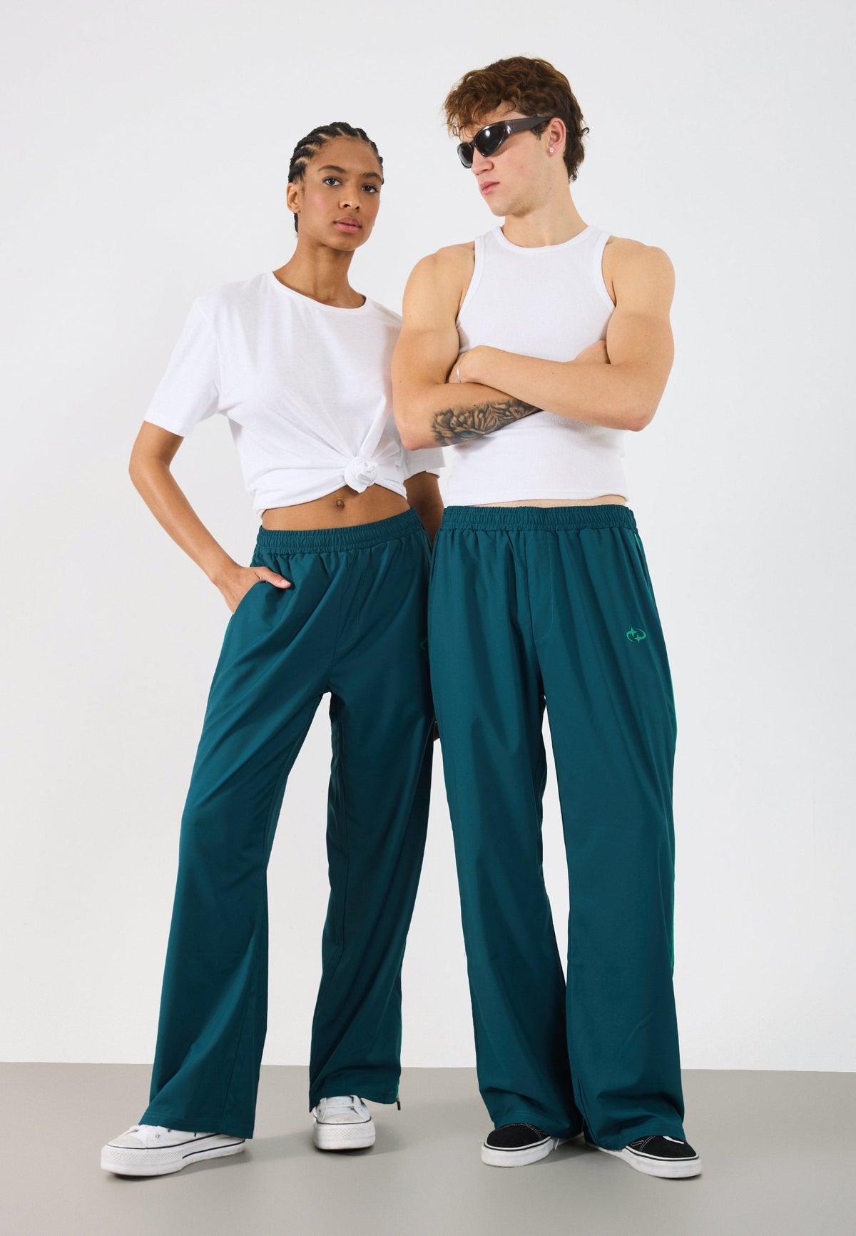 YOURTURN UNISEX - Tracksuit Bottoms - Green