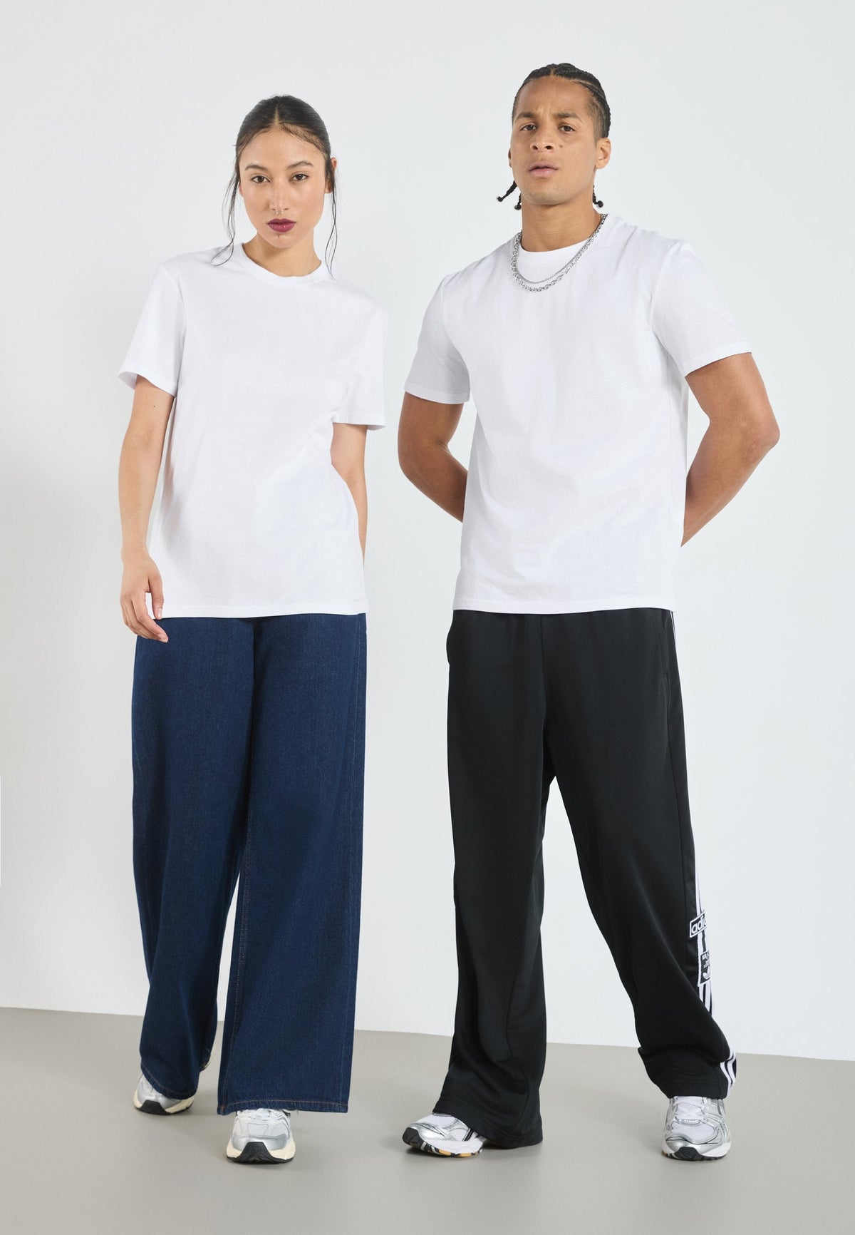 YOURTURN UNISEX 2 PACK BASIC REGULAR T SHIRT - Basic T-shirt - Bright White/true Black