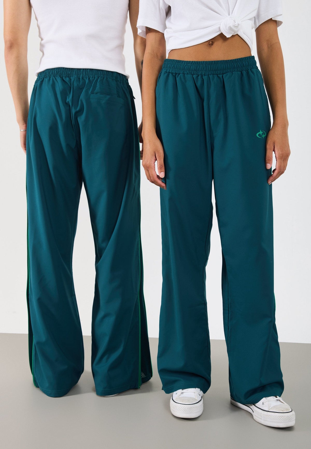 YOURTURN UNISEX - Tracksuit Bottoms - Green