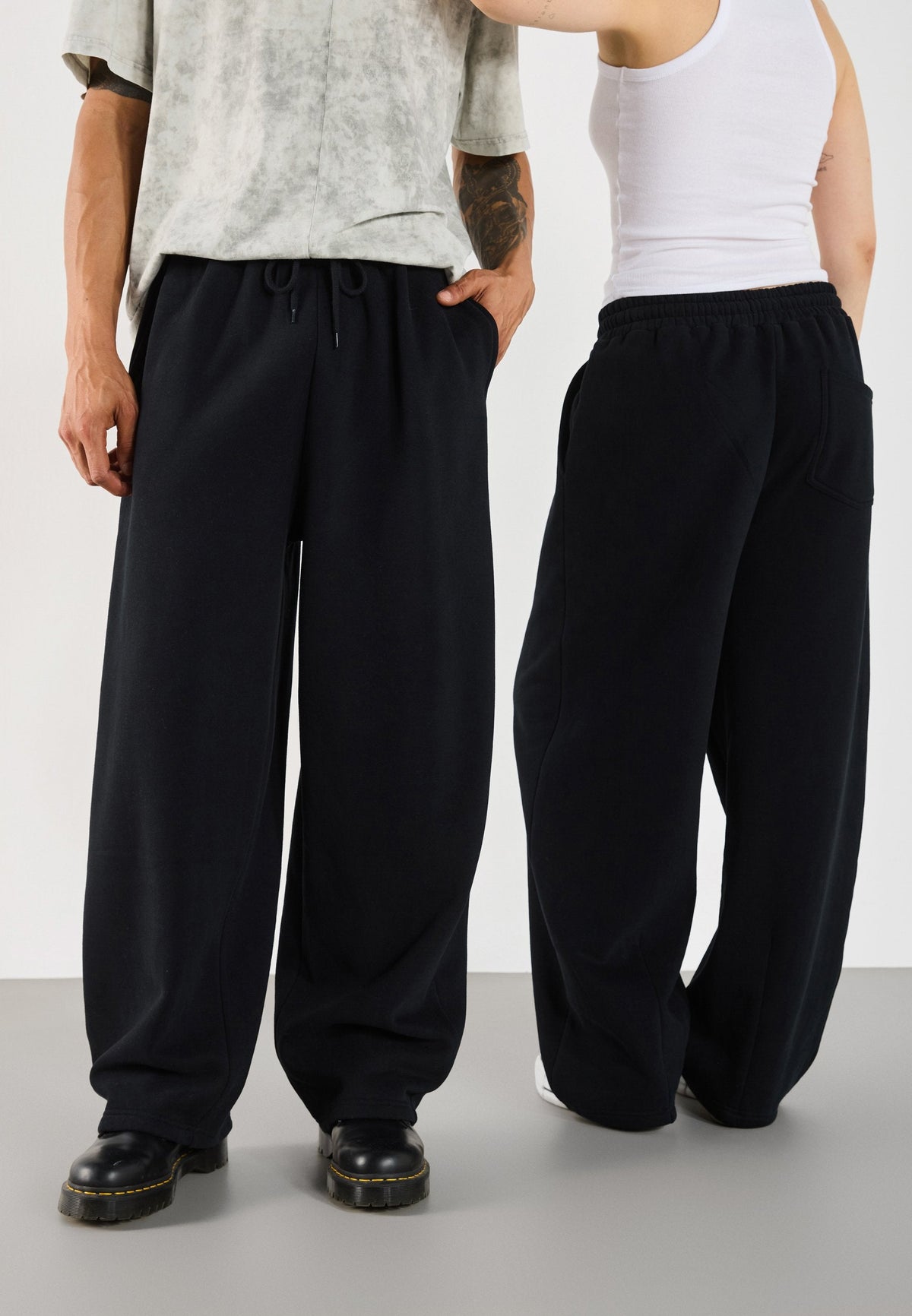 YOURTURN BARREL JOGGER UNISEX - Tracksuit Bottoms - Black