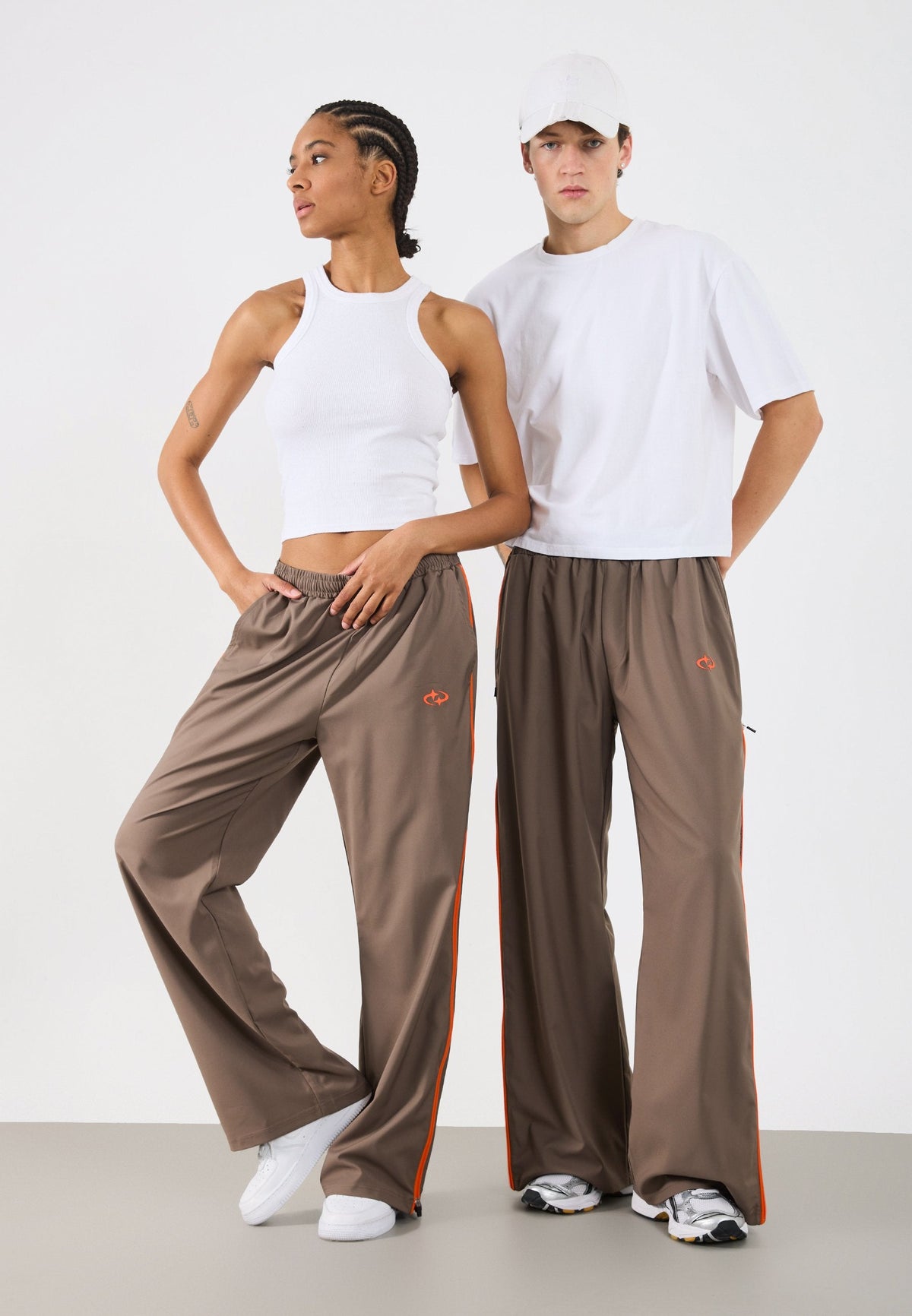 YOURTURN UNISEX - Tracksuit Bottoms - Brown