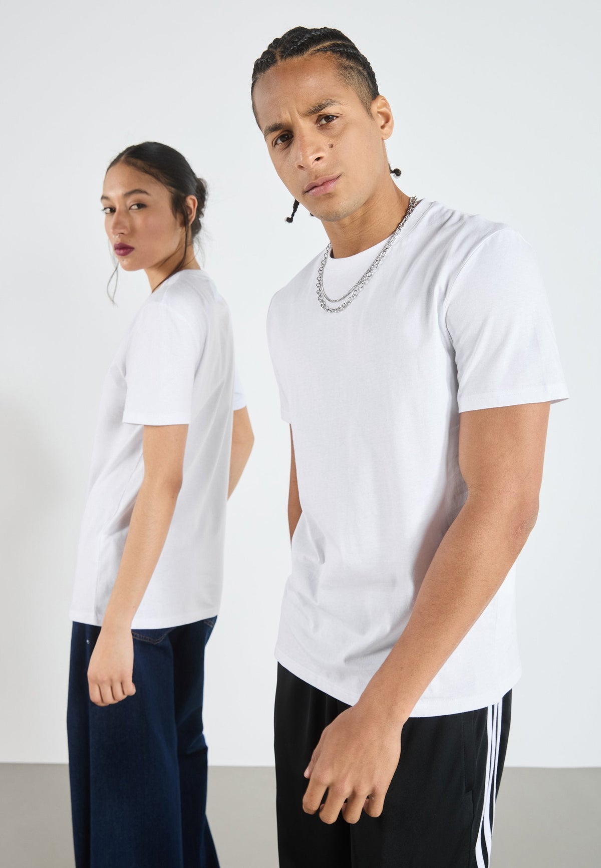 YOURTURN UNISEX 2 PACK BASIC REGULAR T SHIRT - Basic T-shirt - Bright White/true Black