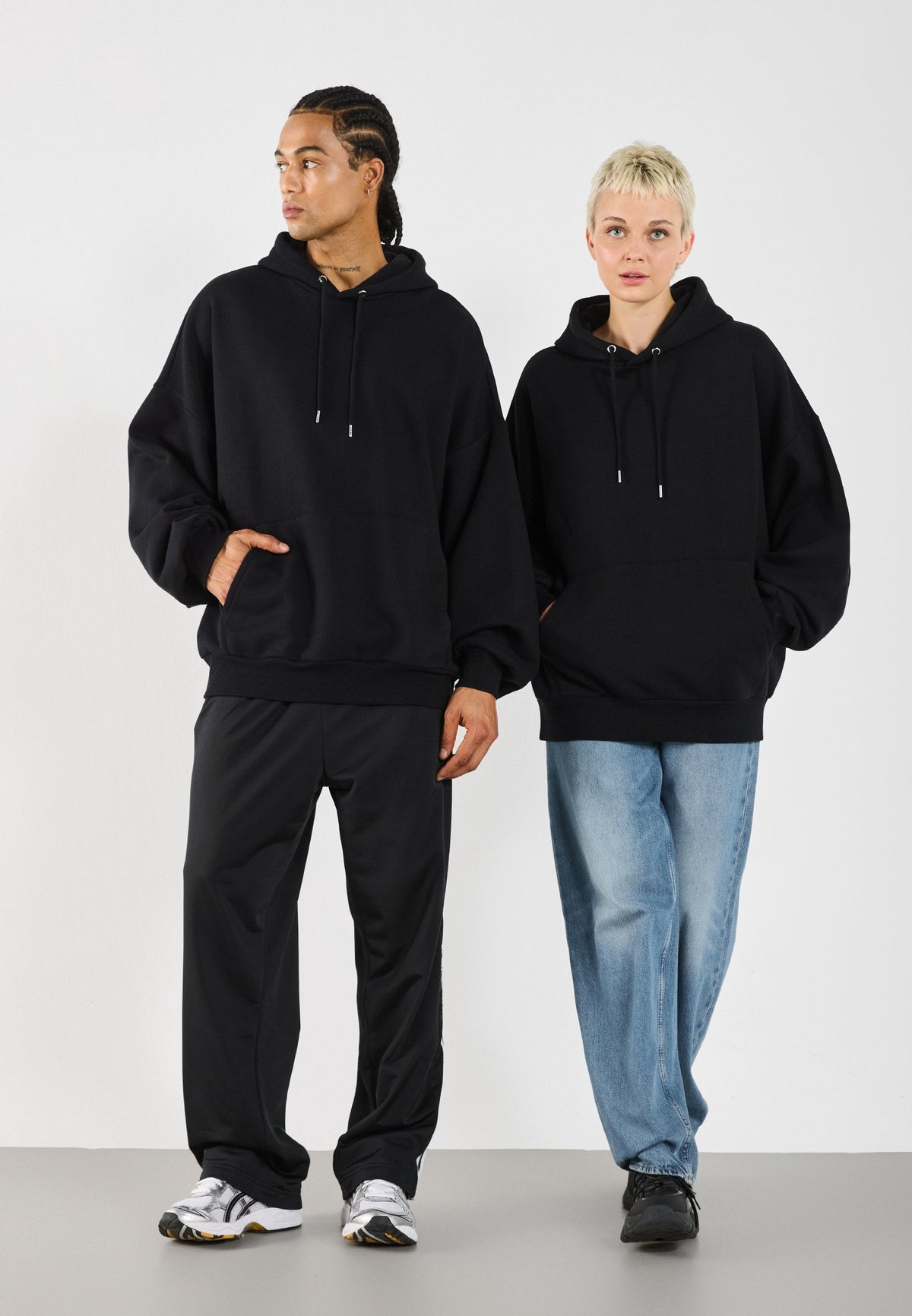 YOURTURN OVERSIZE BASIC HOODIE UNISEX - Hoodie - True Black