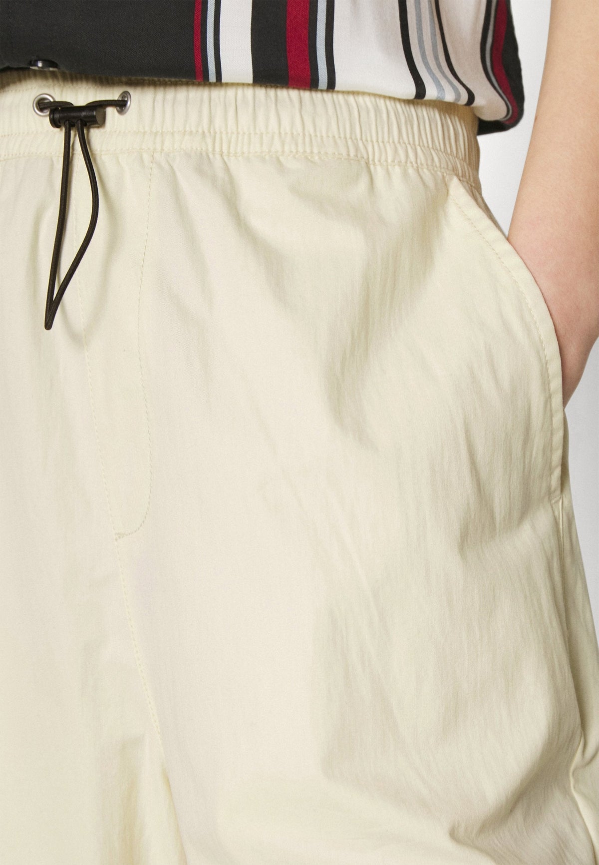 YOURTURN Genderless Parachute - Shorts - White