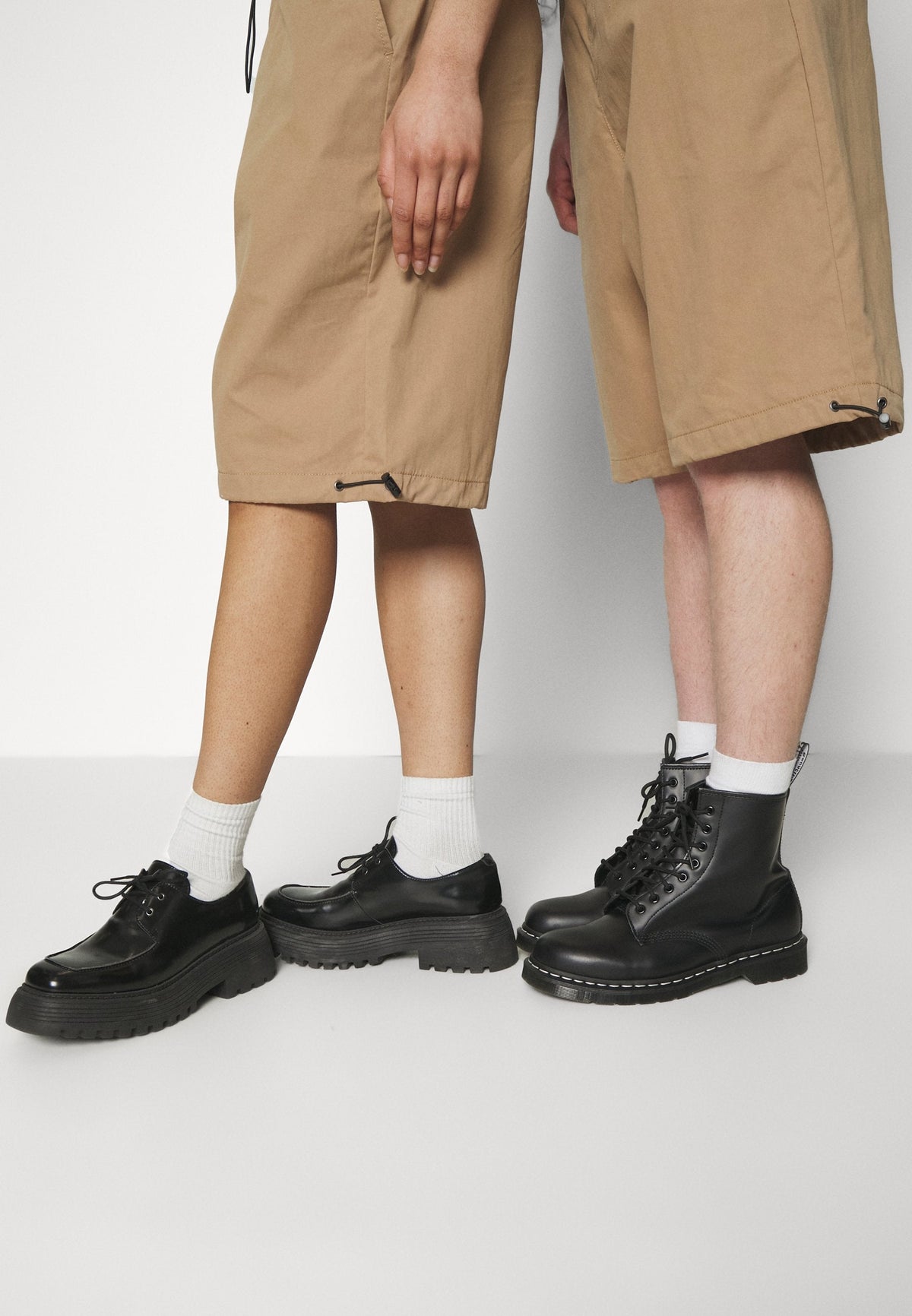 YOURTURN Genderless Parachute - Shorts - Brown