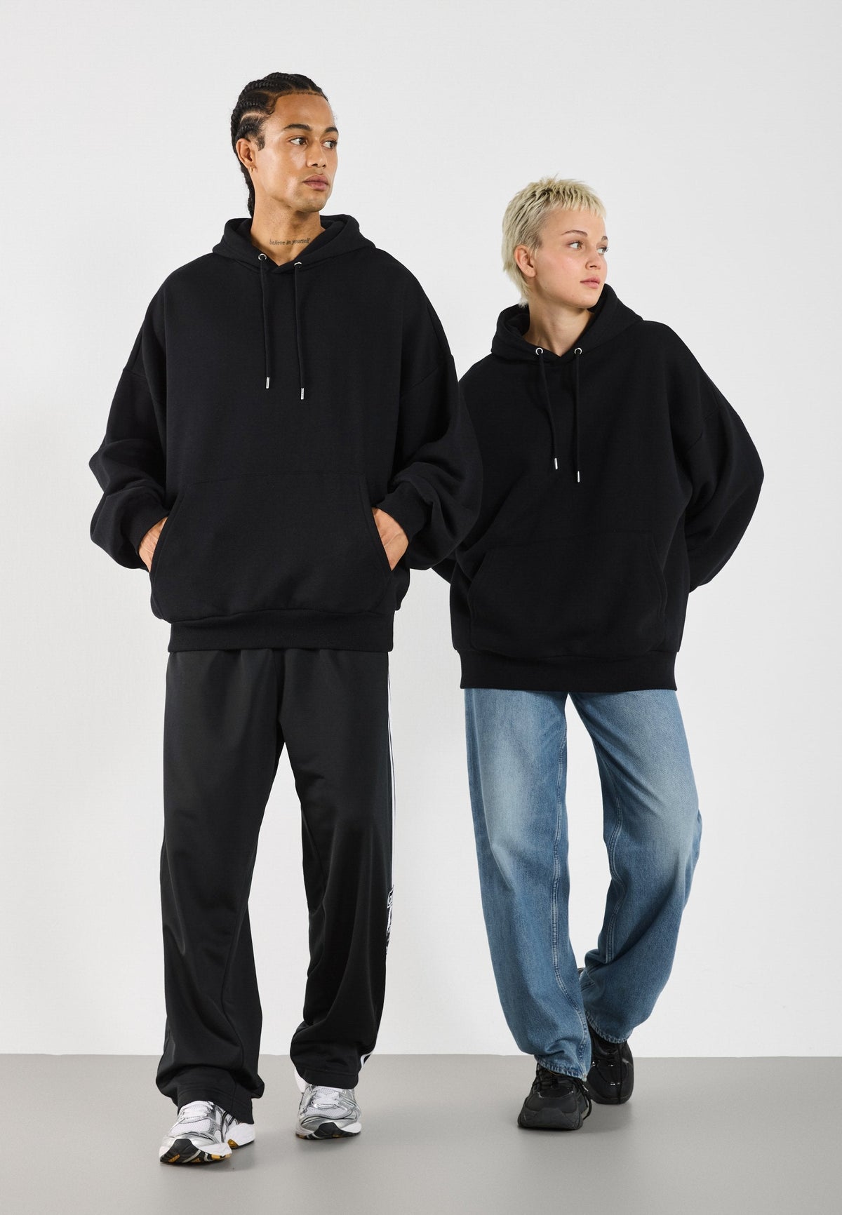 YOURTURN OVERSIZE BASIC HOODIE UNISEX - Hoodie - True Black