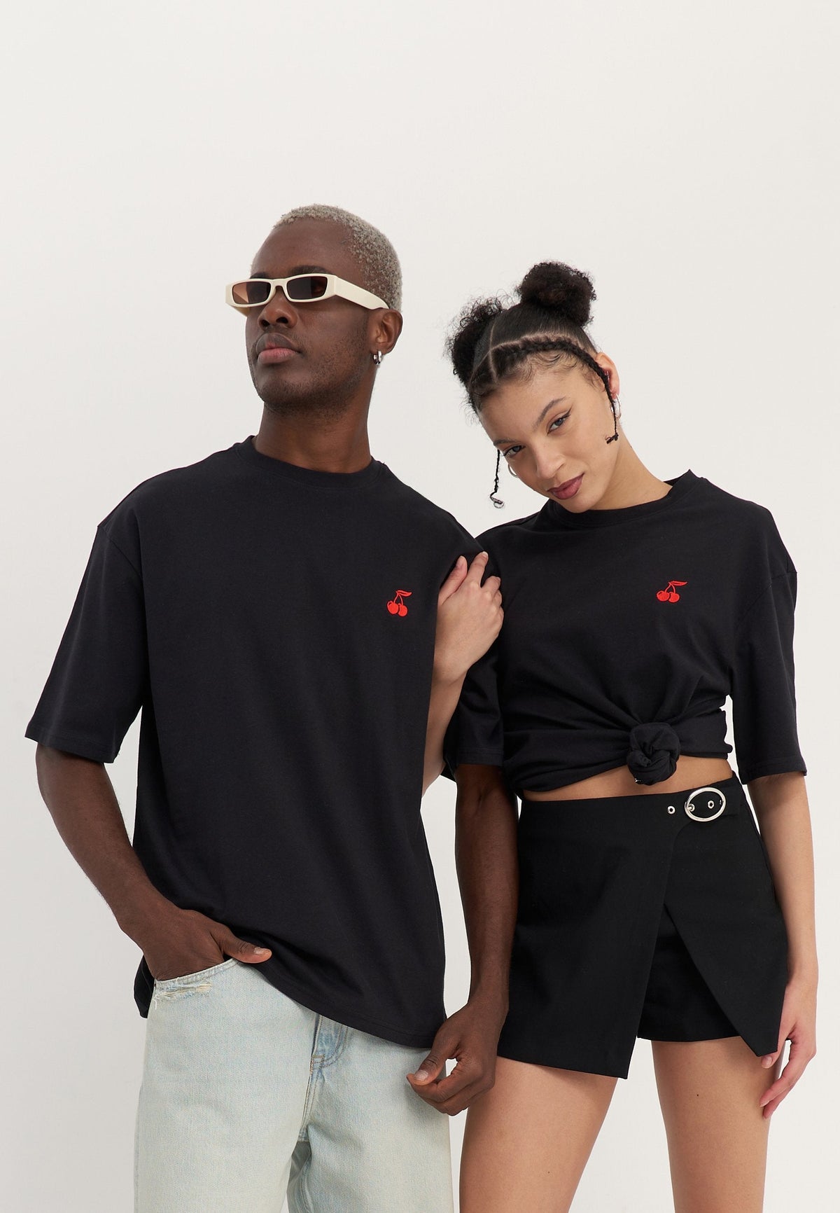 YOURTURN UNISEX - Basic T-shirt - Black/red