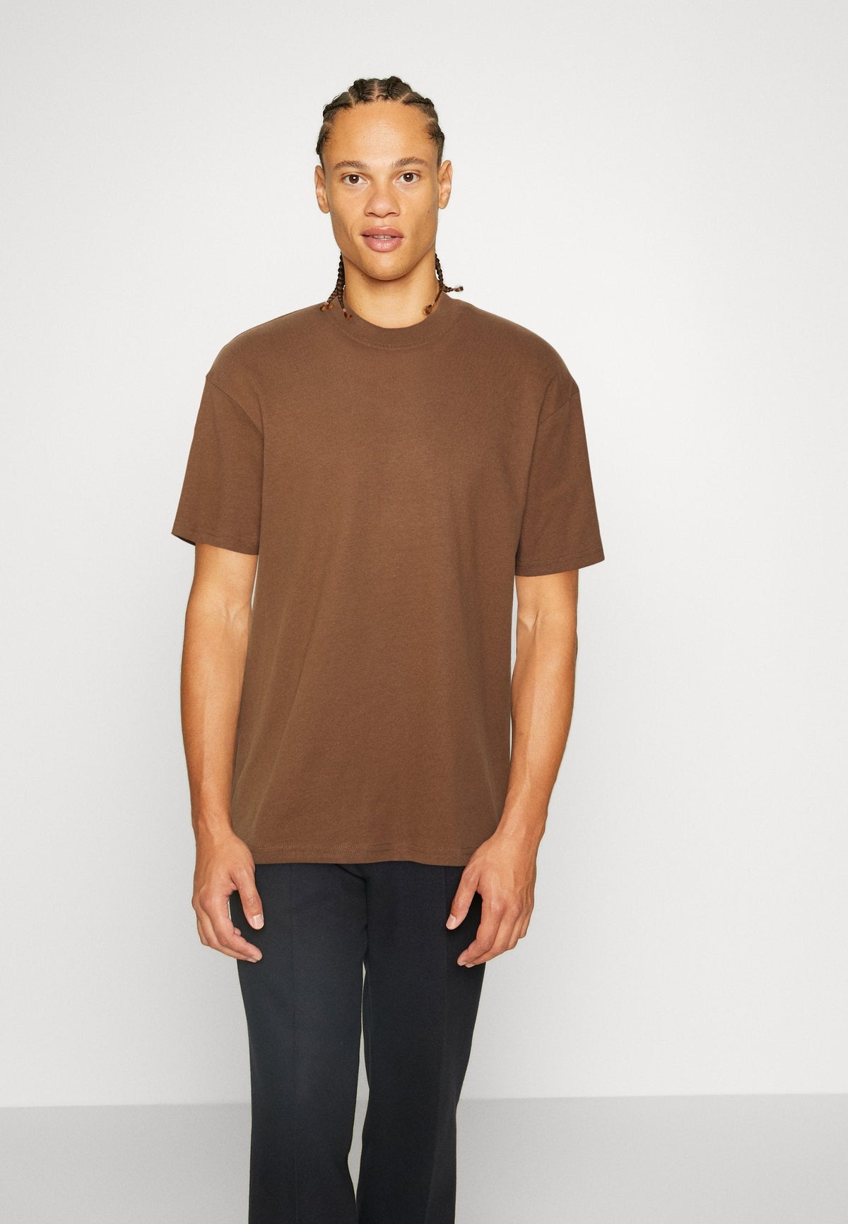 YOURTURN Unisex - Basic T-Shirt - Brown